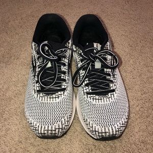 brooks revel 3 running shoes